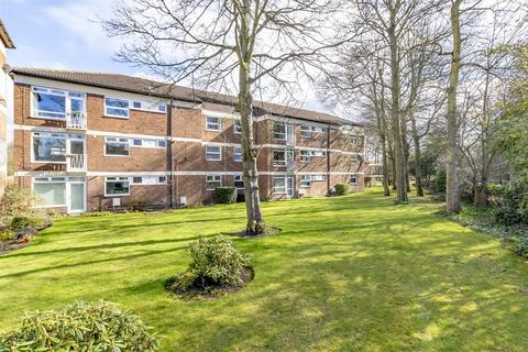 3 bedroom flat for sale, Foxhill Court, Leeds