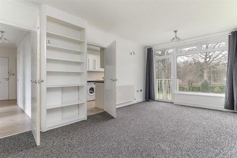 3 bedroom flat for sale, Foxhill Court, Leeds