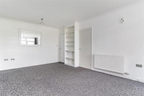 3 bedroom flat for sale, Foxhill Court, Leeds