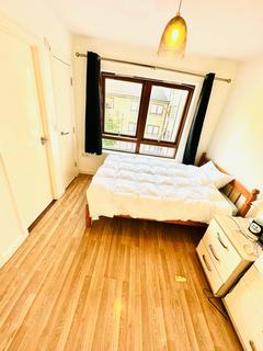 1 bedroom in a flat share to rent, Barchester Street, London E14