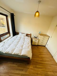 1 bedroom in a flat share to rent, Barchester Street, London E14