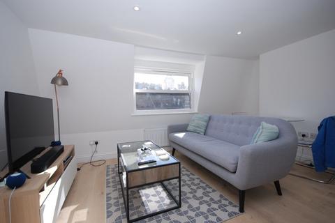 1 bedroom flat to rent, Mossbury Road, London SW11