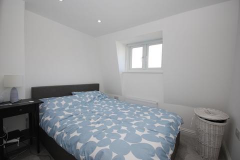 1 bedroom flat to rent, Mossbury Road, London SW11