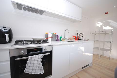 1 bedroom flat to rent, Mossbury Road, London SW11
