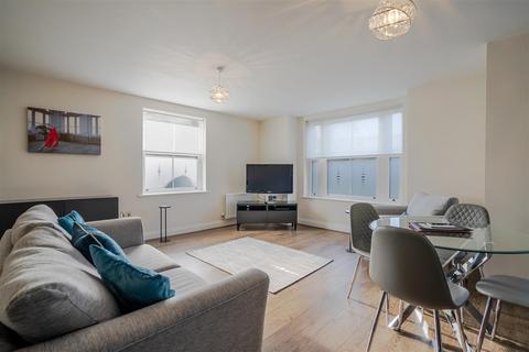 3 bedroom apartment for sale, Greenwich Court, Windsor