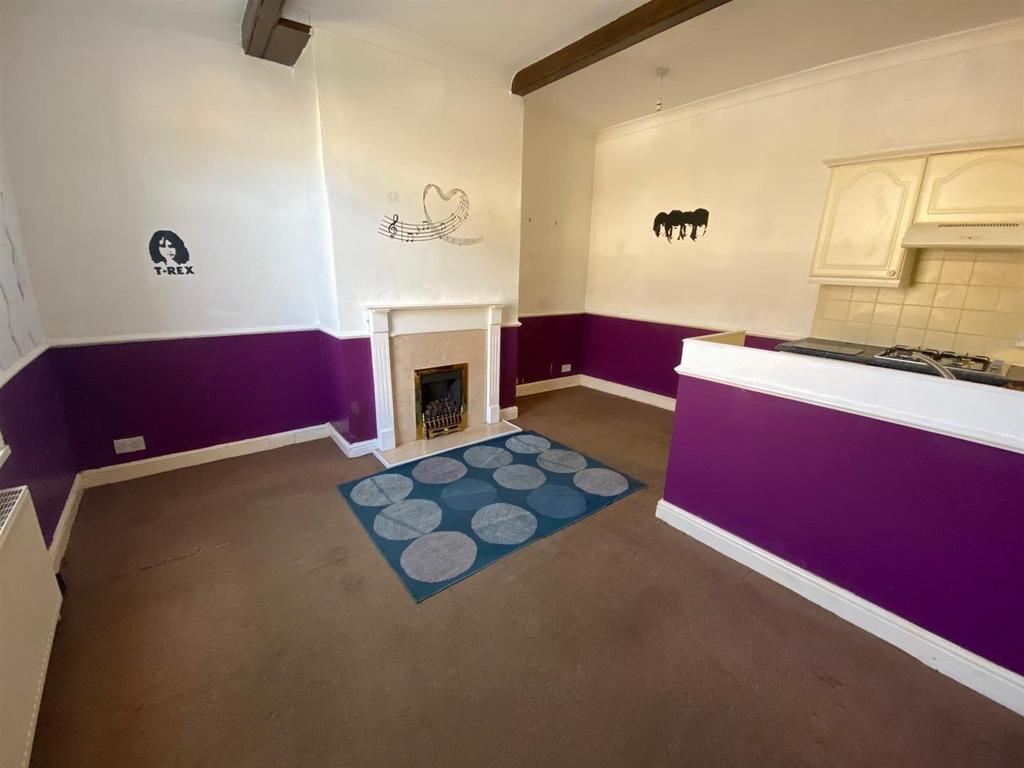 Lounge kitchen.jpg