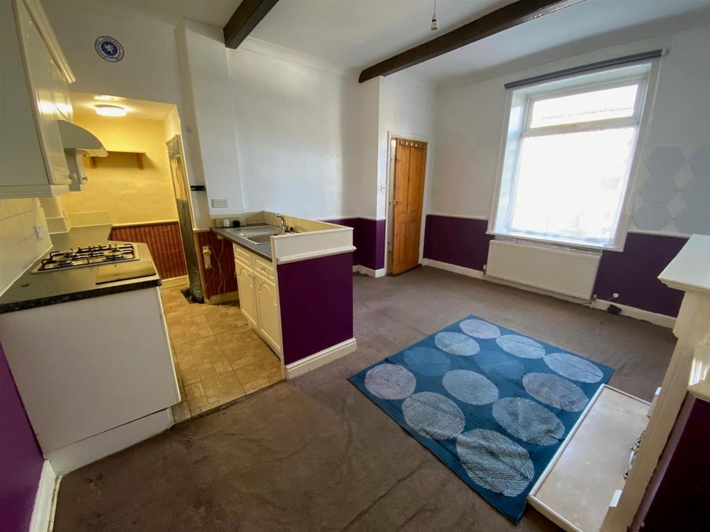 Lounge kitchen 1.jpg