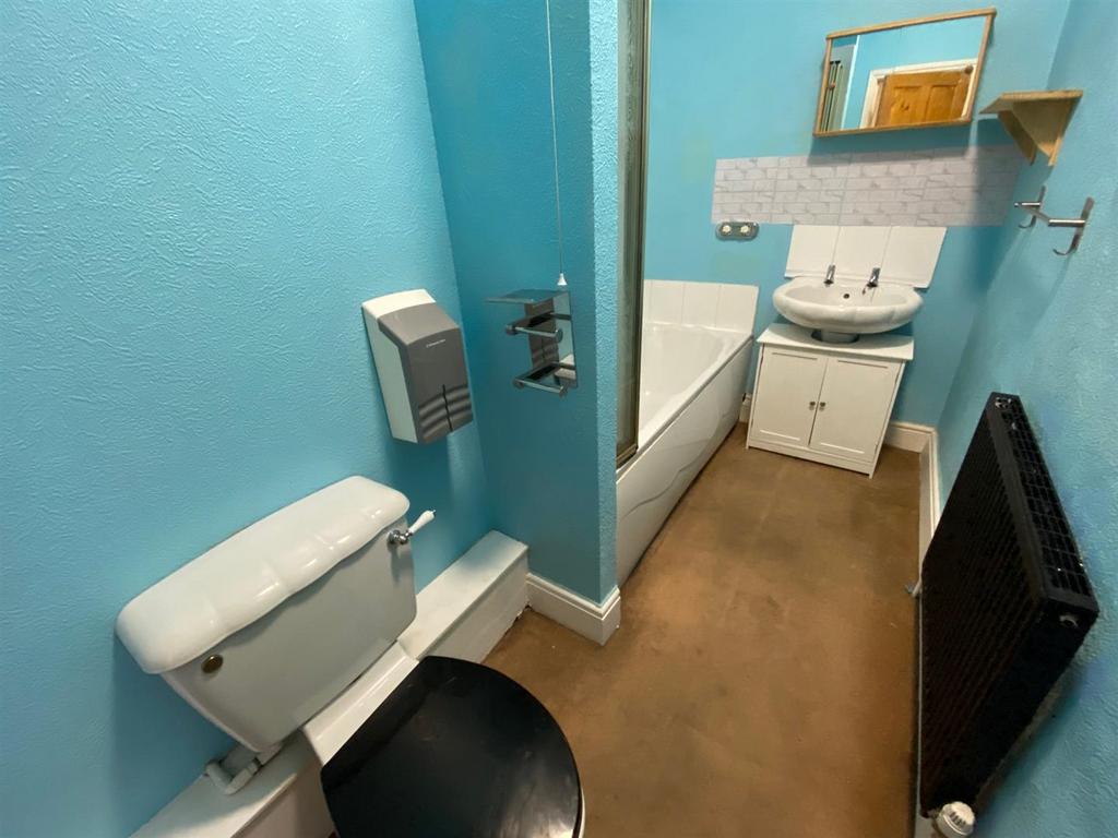 Bathroom.jpg