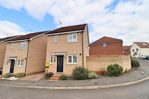 2 bedroom detached house to rent, Bamboo Crescent, Braintree