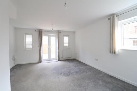 2 bedroom detached house to rent, Bamboo Crescent, Braintree