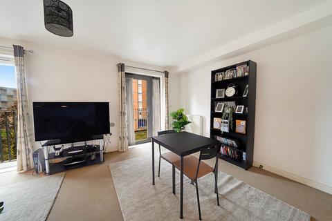 2 bedroom flat for sale, Walton Road, London, E12 5BF