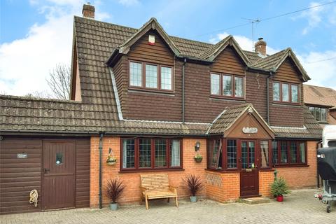 Els Bels Bunces Lane, Burghfield Common, Reading, RG7 3DG