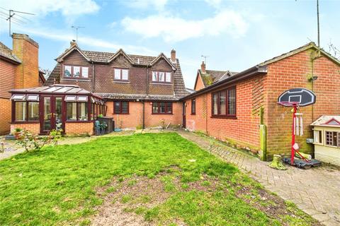Els Bels Bunces Lane, Burghfield Common, Reading, RG7 3DG