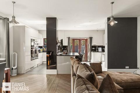 6 Manor Road, Waltham Abbey, EN9 1NF