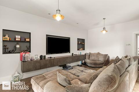 6 Manor Road, Waltham Abbey, EN9 1NF