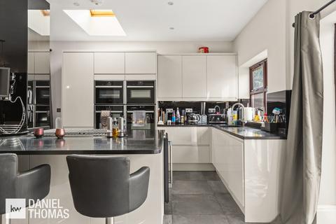 6 Manor Road, Waltham Abbey, EN9 1NF