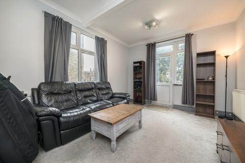 2 bedroom flat for sale, Highlands Avenue, London W3