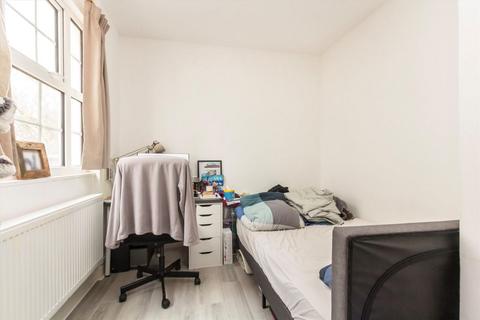 2 bedroom flat to rent, Bonner Hill Road, Kingston Upon Thames KT1