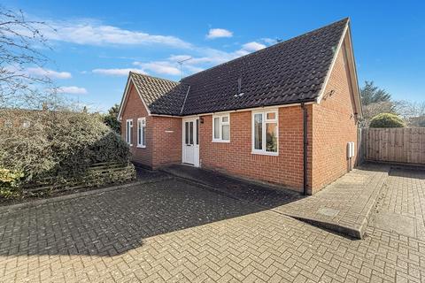 2 bedroom detached bungalow for sale, Cauldwell Hall Road, Ipswich IP4