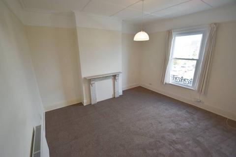 2 bedroom flat to rent, Upperton Gardens, Eastbourne BN21