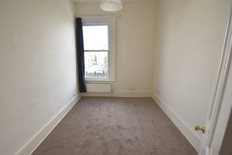 2 bedroom flat to rent, Upperton Gardens, Eastbourne BN21