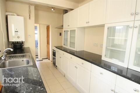 3 bedroom terraced house for sale, Park Lane, Hornchurch, RM11 1BE