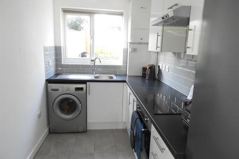 2 bedroom terraced house to rent, Bradenham Road, Swindon SN5