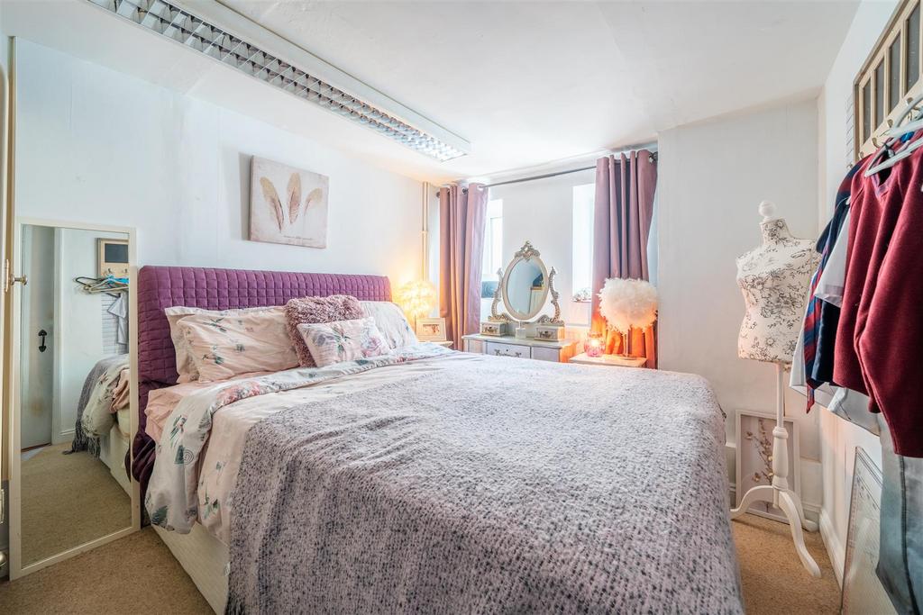 Bedroom/Office