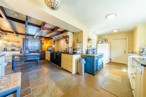 6 bedroom country house for sale, Main Street, Gristhorpe, Filey