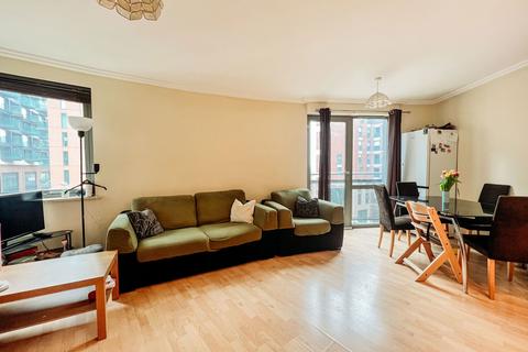 2 bedroom flat for sale, Victoria Road, London W3