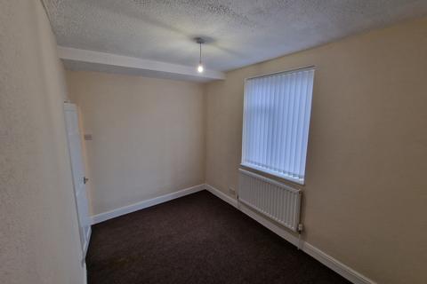 3 bedroom flat to rent, Victoria Road, Consett DH8