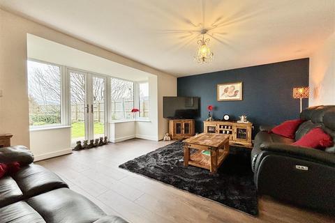 3 bedroom semi-detached house for sale, Bronte Court, Bradford BD13