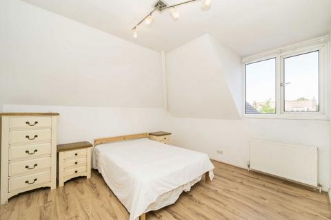 2 bedroom flat for sale, Corfton Road, London W5