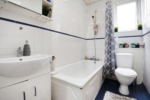 2 bedroom ground floor flat to rent, Marvels Lane, Grove Park, SE12