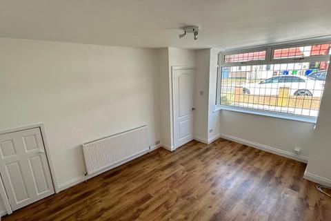 2 bedroom end of terrace house to rent, Caldecott Road, Manchester M9