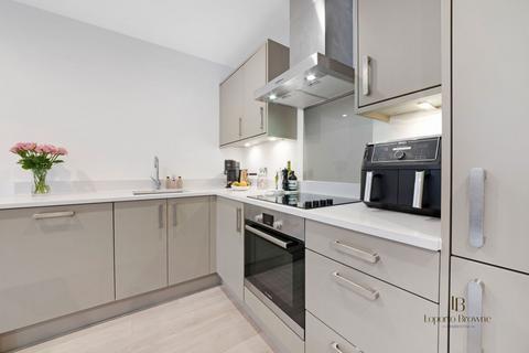 2 bedroom flat to rent, Brunswick Park Road, London, N11 1JJ