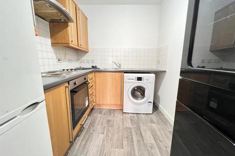 1 bedroom flat for sale, Chamberlain Close, Ilford