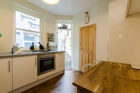 Flat 3, Greenwich Court Cavell Street, London, E1 2BS