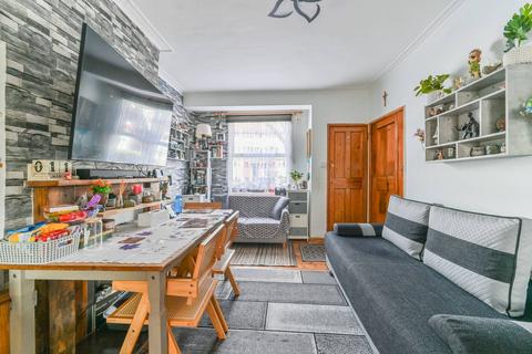 3 bedroom terraced house for sale, Tylecroft Road, Norbury, London, SW16