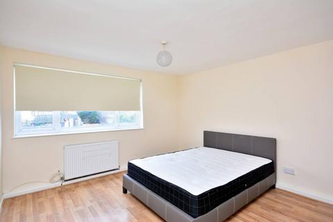 2 bedroom flat to rent, Chandler Court, Tolworth, Surbiton, KT5