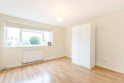 2 bedroom flat to rent, Chandler Court, Tolworth, Surbiton, KT5