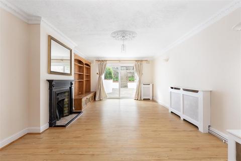 2 bedroom flat to rent, Chatsworth Road, NW2