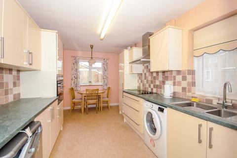 2 bedroom detached bungalow for sale, Derwent Close, Rugby, CV21