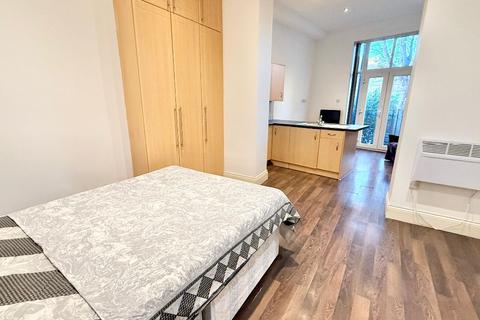 Studio to rent, London NW6