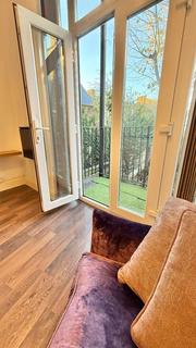 Studio to rent, London NW6