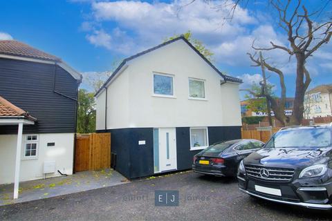 3 bedroom end of terrace house to rent, Roding Lane, Buckhurst Hill IG9