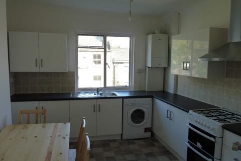 2 bedroom flat to rent, Lakeside road