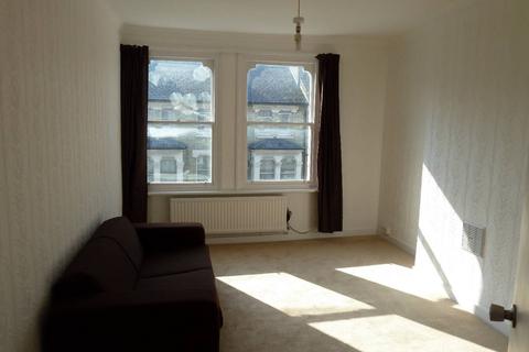 2 bedroom flat to rent, Lakeside road