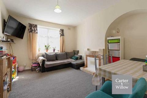 3 bedroom end of terrace house for sale, Rowdowns Road, Essex