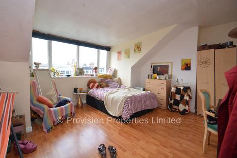 5 bedroom terraced house to rent, Brudenell Mount, Hyde Park LS6